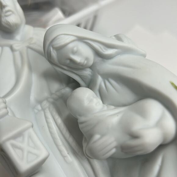 Touch Of Rose" By Roman Holy Family Bisque Music Box Light Porcelain - Picture 13 of 13